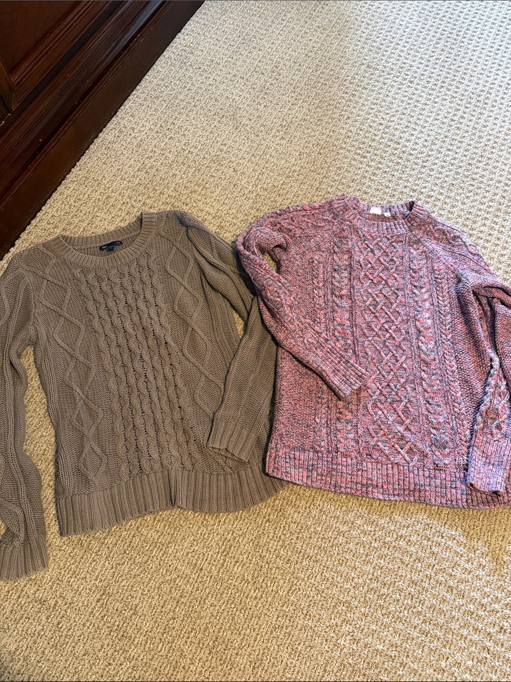 Women’s Lot of 2 GAP cable knit sweaters crewneck purple beige sz small